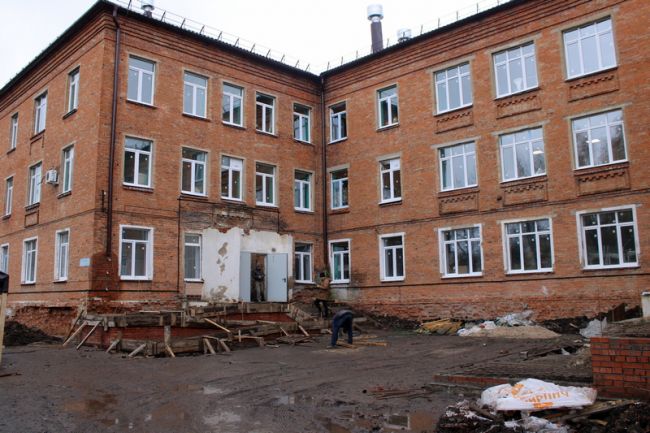 В микрорайоне Сокольники продолжается ремонт поликлиники В микрорайоне Сокольники продолжается ремонт поликлиники