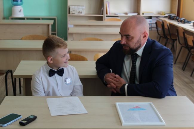 Новомосковский школьник встретился с главой администрации