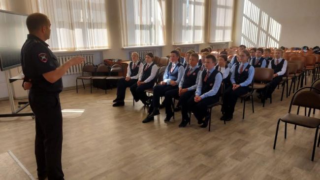 В Единый день безопасности дорожного движения школьникам напомнили о правилах для самокатчиков