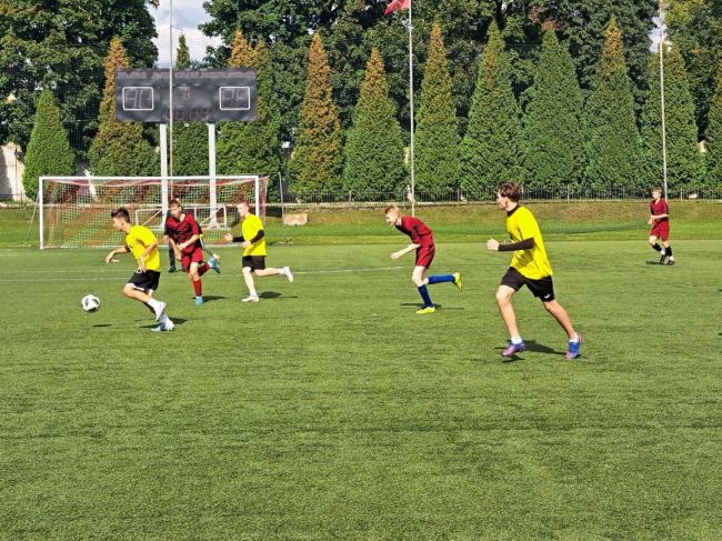 В юношеском первенстве Новомосковска по футболу определились четвертьфиналисты