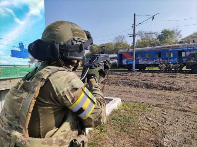 В Туле на учениях разминировали поезд, освободили заложников и ликвидировали диверсантов В Туле на учениях разминировали поезд, освободили заложников и ликвидировали диверсантов
