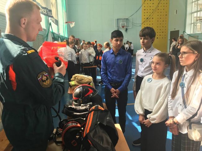 Новомосковских школьников посвятили в кадеты МЧС