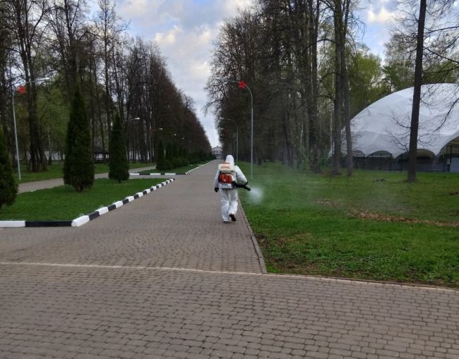 Новомосковские парки обрабатывают от клещей