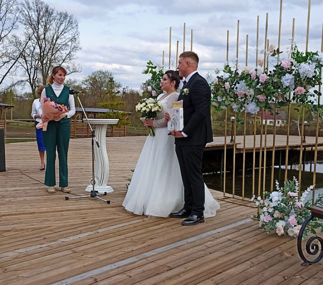 У новомосковских молодоженов появилась возможность заключить брак в живописном месте