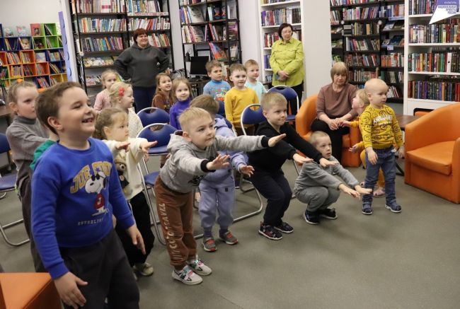 Новомосковские дошколята пришли в библиотеку в поисках «страны Здоровья»