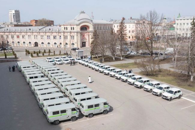 Новомосковская городская клиническая больница получила четыре автомобиля
