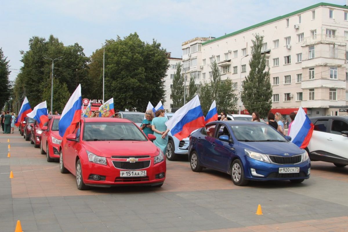 Новомосковск отмечает День флага