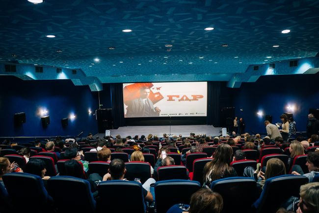 Wink.ru попал в Книгу рекордов России: премьера детектива «ГДР» состоялась в наибольшем количестве кинотеатров