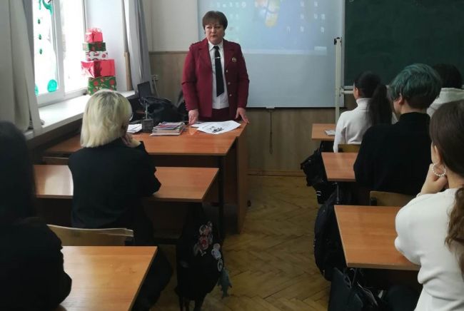 Учащимся и педагогам новомосковской  средней школы № 18 рассказали, как уберечься от кори