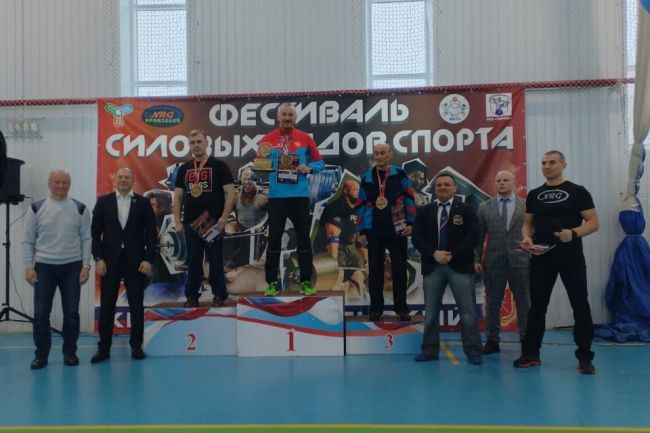 Новомосковец Виктор Ефимов стал победителем соревнований по русскому жиму