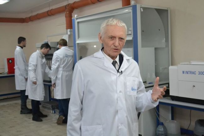 В День российской науки завкафедрой НИ РХТУ Александр Алексеев рассказывает о новой лаборатории