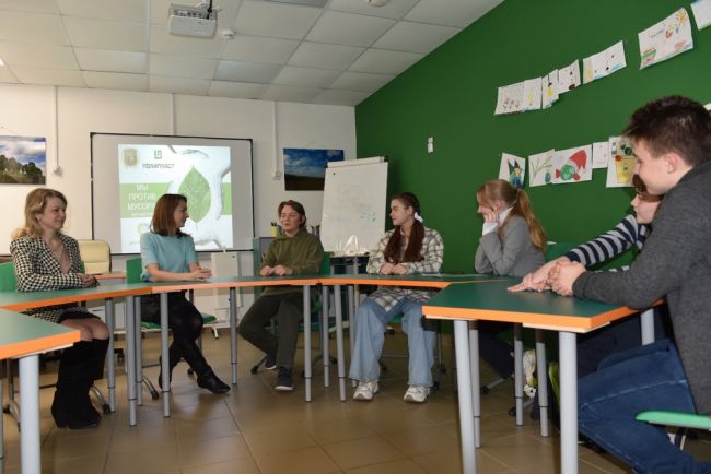 «Полипласт Новомосковск» принял участие в круглом столе для будущих волонтеров «Экологической защиты»