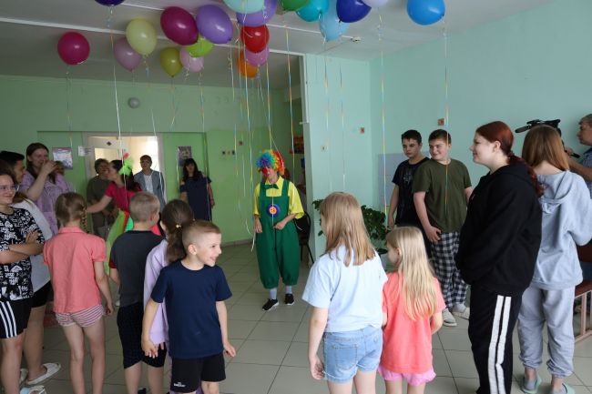 К пациентам детской больницы Новомосковска пришли в гости клоуны