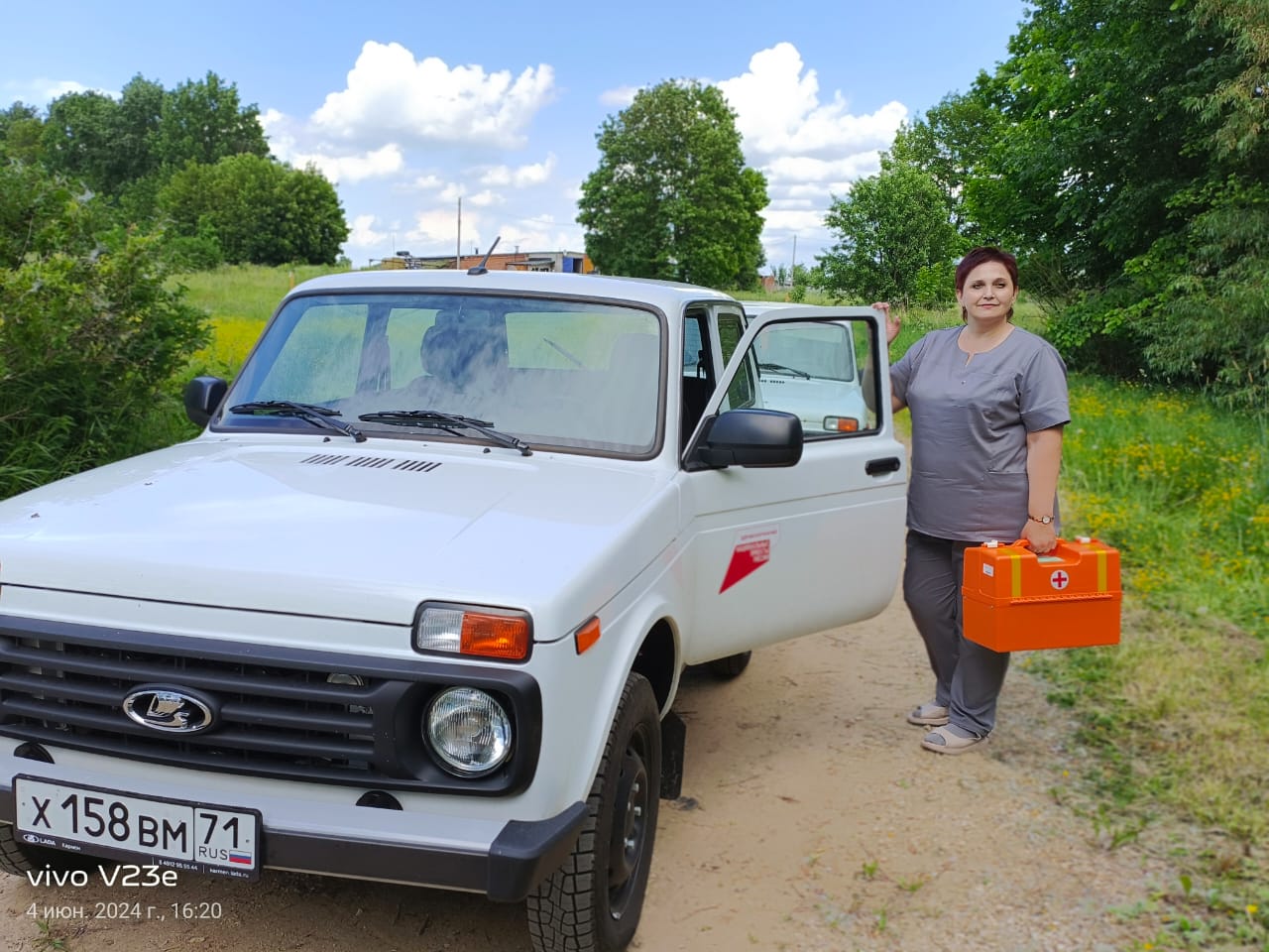 В Новомосковске фельдшеру д. Березовки передан новый автомобиль