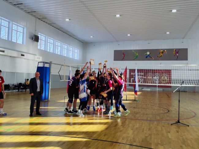 Новомосковские волейболисты одержали победу в Кимовске