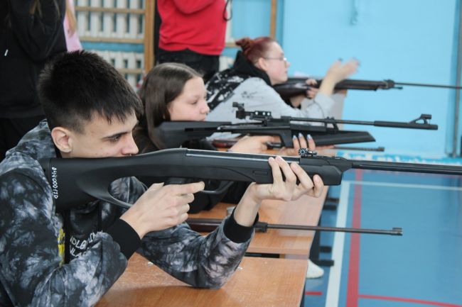В Новомосковске стартовало городское первенство среди школьников по пулевой стрельбе