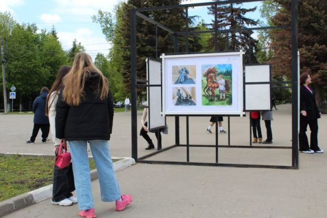 В центре Новомосковска развернулась выставка работ юных художников, посвященная Александру Пушкину