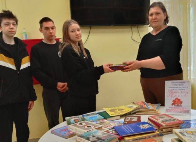 Новомосковцев приглашают принять участие  в благотворительной акции «Подари книгу Мариуполю»