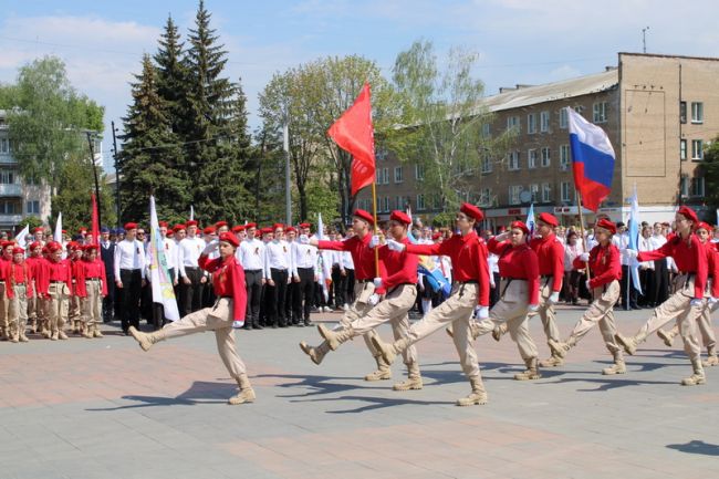 В Новомосковске прошёл парад Юнармии