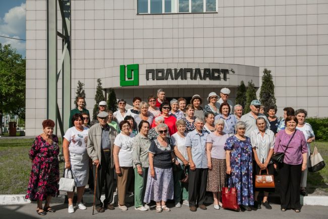 Для ветеранов профсоюзной организации «Оргсинтез» - «Полипласт Новомосковск» провели экскурсию по родному предприятию