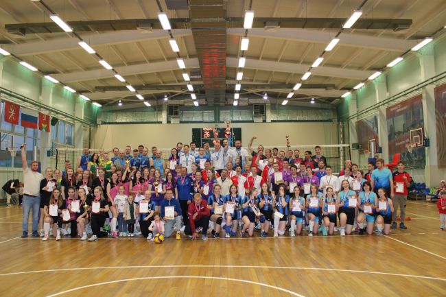 В Новомосковске подвели итоги юбилейного чемпионата города по волейболу
