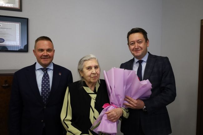 Красивый юбилей в 85 лет отметила Почётный гражданин Новомосковска Александра Ильинична Раева