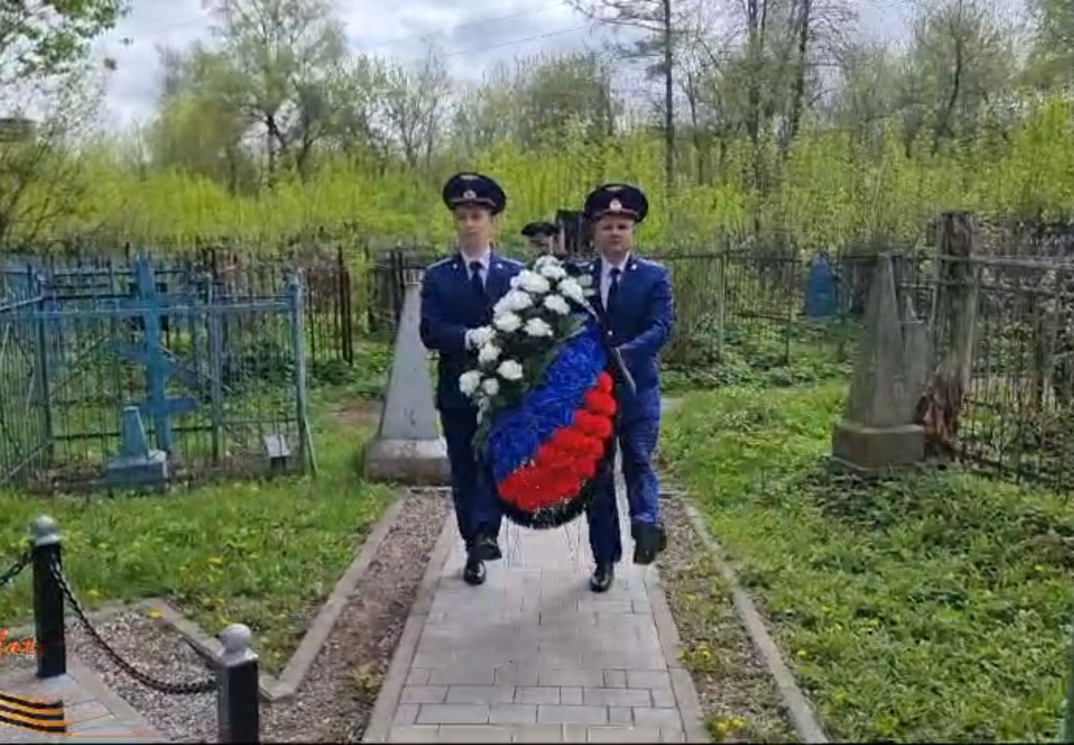 Александр Грицаенко почтил память воинов, захороненных на Чулковском кладбище Дмитрия Салунского