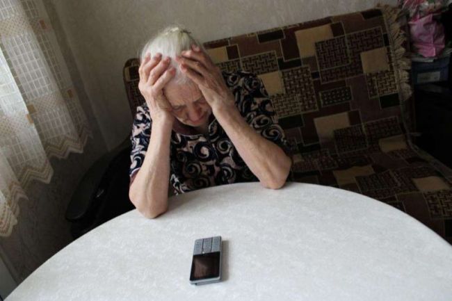 Жительница Новомосковска передала мошенникам самую большую денежную сумму из всех пострадавших от жуликов