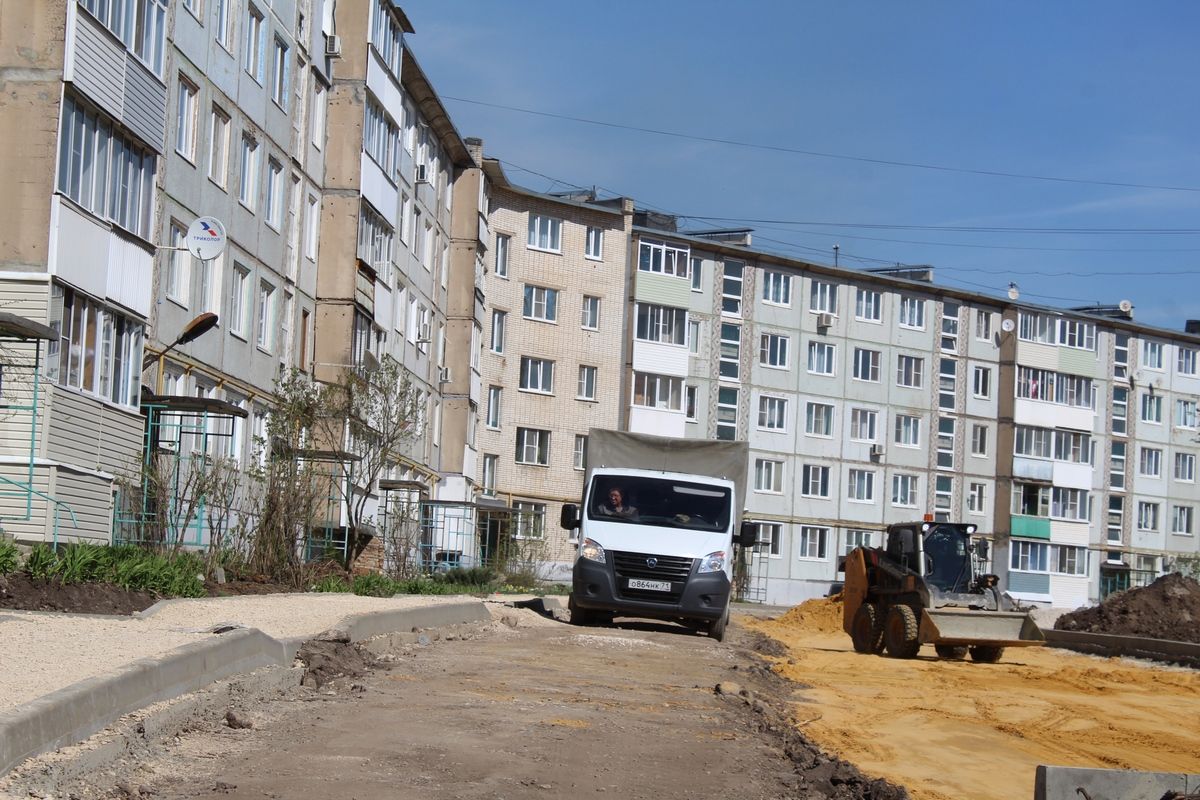 В Новомосковске ведутся работы по ремонту дворов