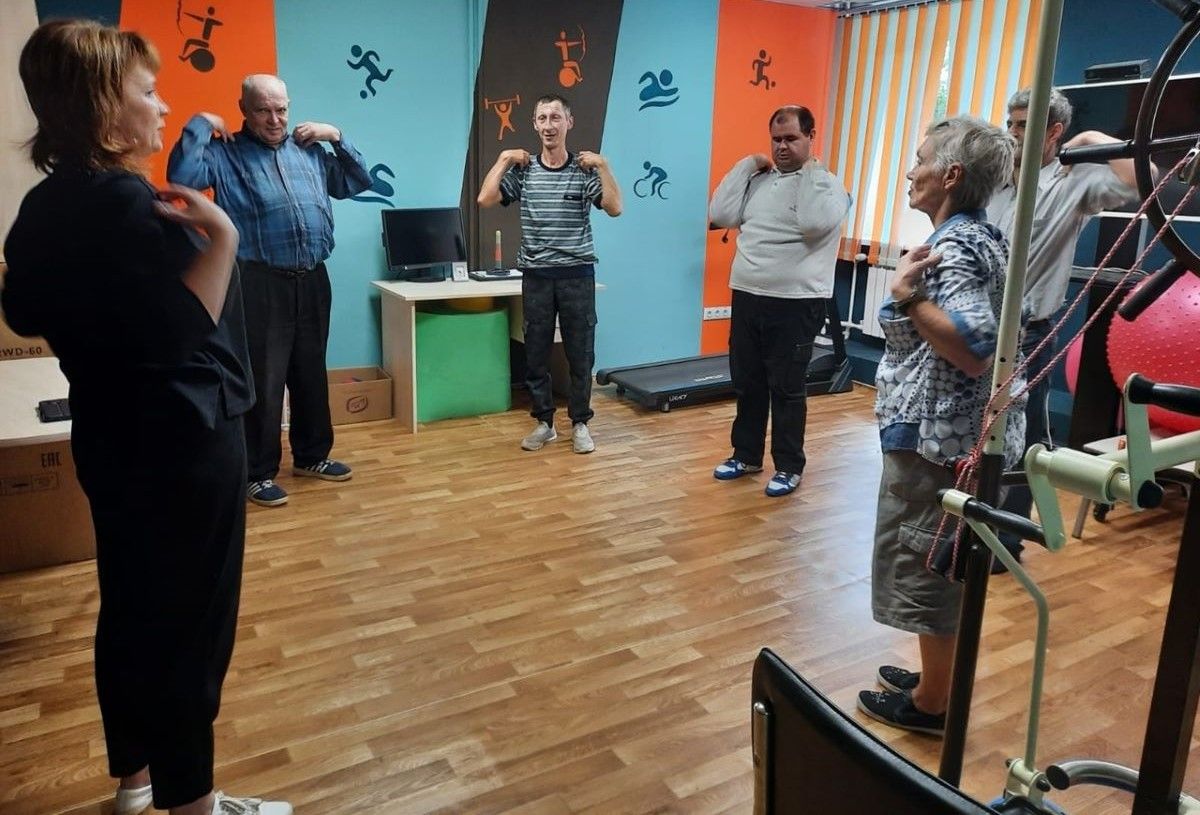 Подопечные КЦСОН № 4 в Новомосковске каждый день начинают с зарядки