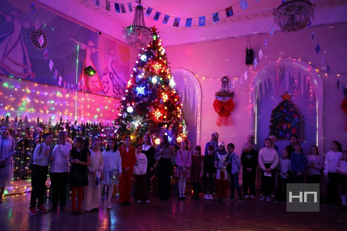 В Новомосковске проходят новогодние представления для детей В Новомосковске проходят новогодние представления для детей