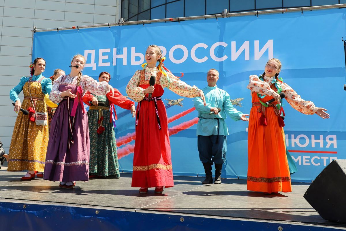 Область готовится к празднованию Дня России Область готовится к празднованию Дня России