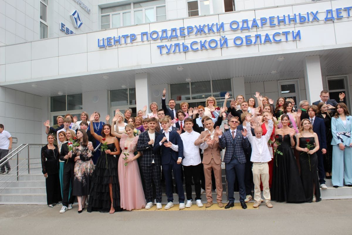 В лицее «Олимп» новомосковского Центра «Созвездие» состоялся первый выпуск учащихся