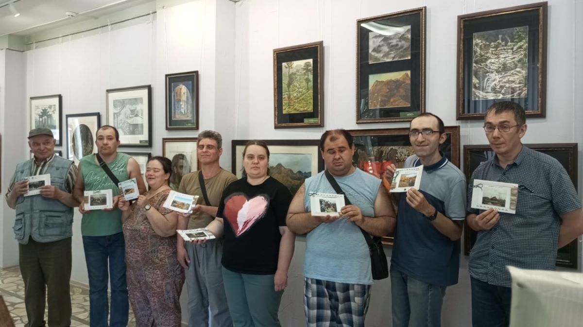 Новомосковцы продолжают знакомиться с картинами экспозиции в городском историко-художественном музее Новомосковцы продолжают знакомиться с картинами экспозиции в городском историко-художественном музее