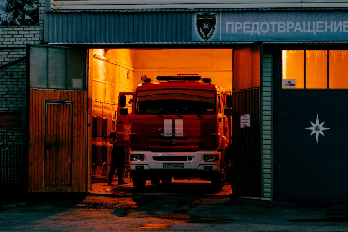 В Новомосковске вчера горели квартира и неэксплуатируемое здание