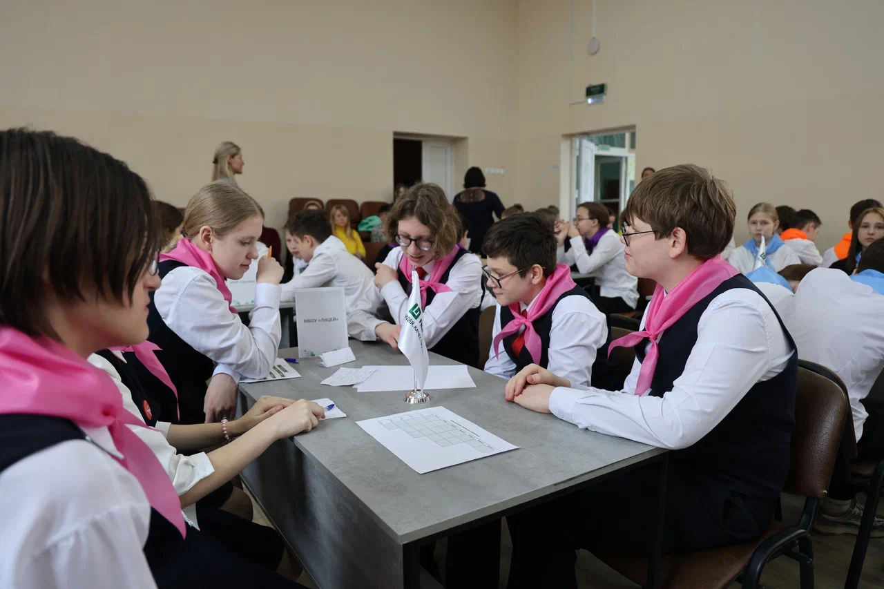 «Полипласт Новомосковск» и «Экологическая защита» провели финал юбилейной игры «Час Земли» «Полипласт Новомосковск» и «Экологическая защита» провели финал юбилейной игры «Час Земли»