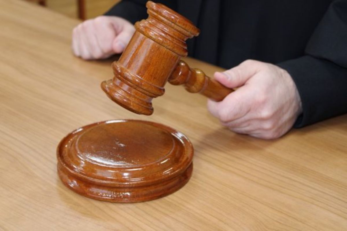 Похитителя спортивной обуви осудили в Новомосковском районном суде