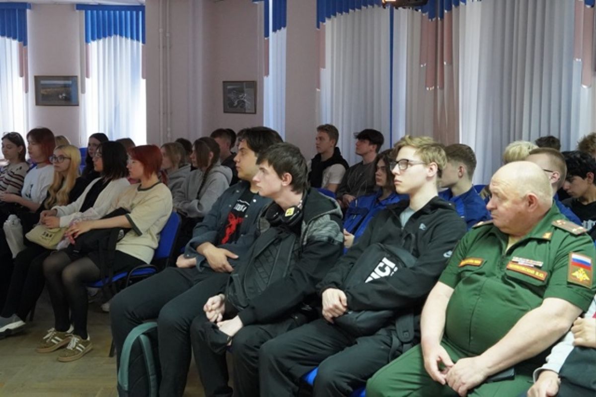 Новомосковские студенты приняли участие в литературно-музыкальном вечере к юбилею города