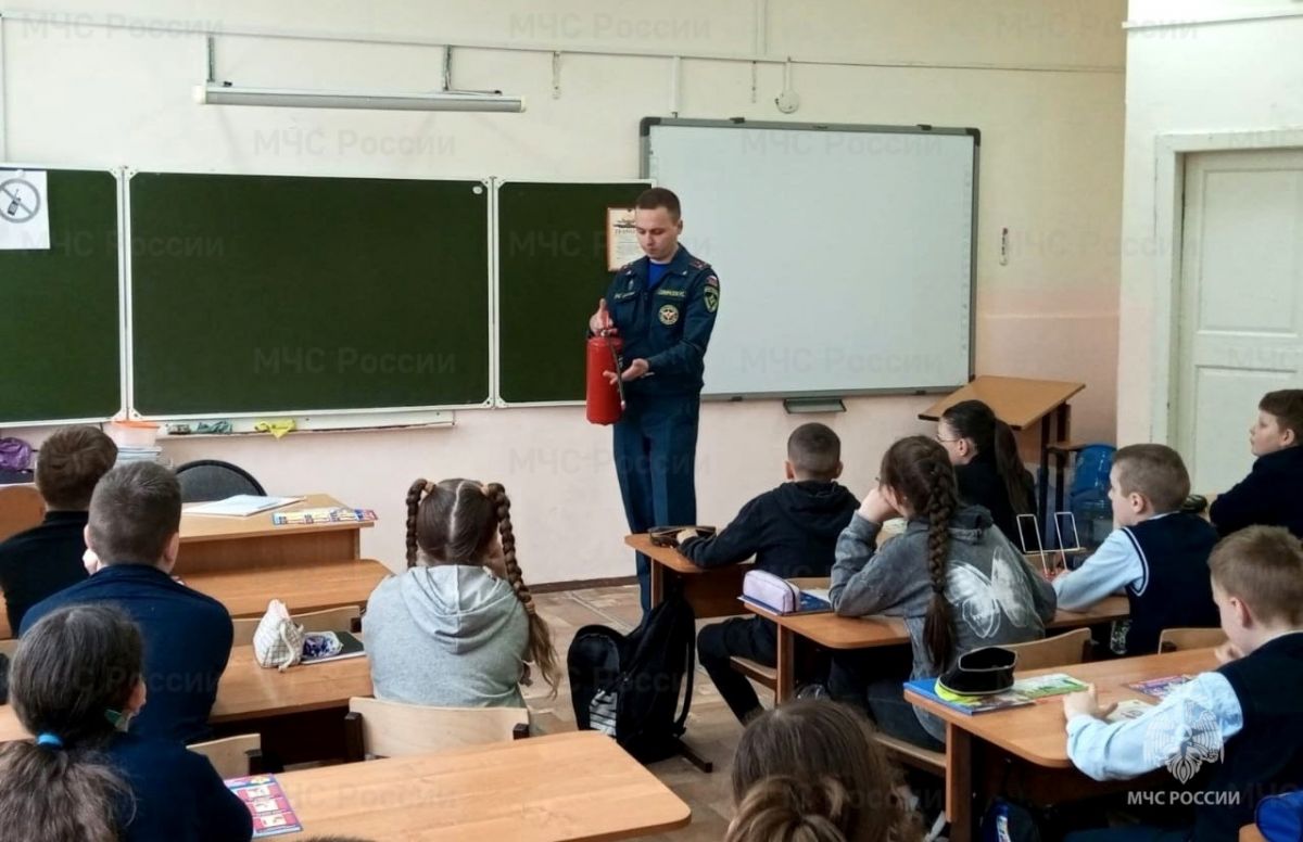 Спасатели рассказали новомосковским школьникам, как отдохнуть без происшествий Спасатели рассказали новомосковским школьникам, как отдохнуть без происшествий