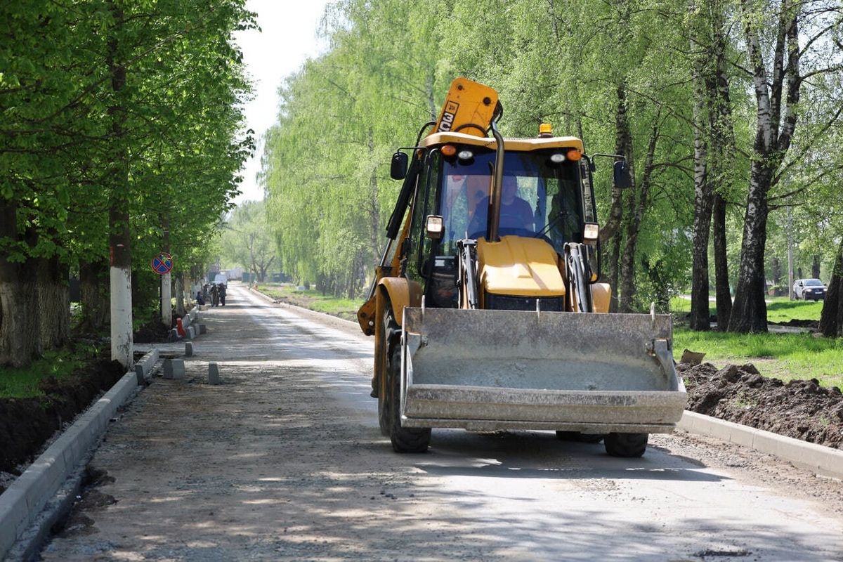 В Новомосковске продолжается ремонт улицы Космонавтов В Новомосковске продолжается ремонт улицы Космонавтов