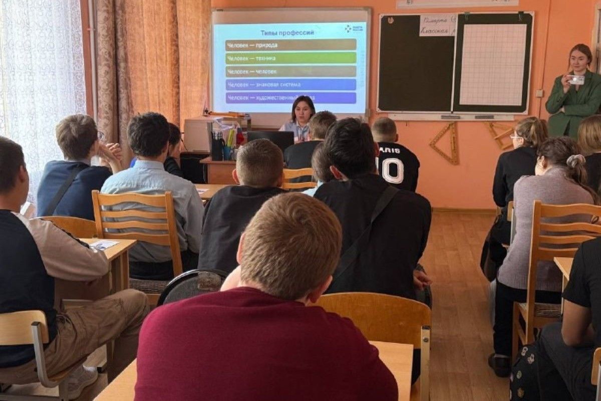 Специалисты новомосковского ЦЗН проводят профориентационную работу