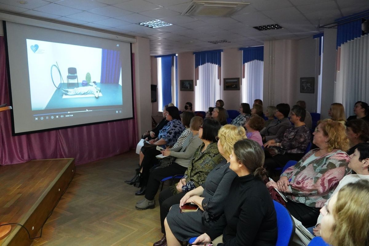 В новомосковской библиотеке провели занятие по активному долголетию