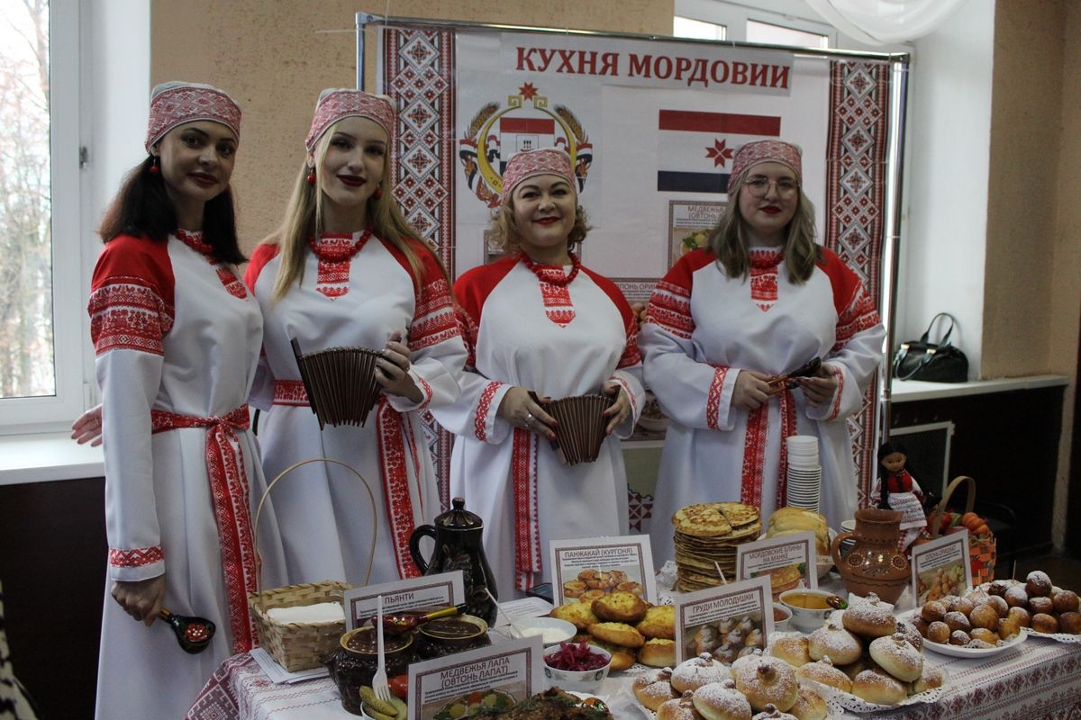 В Новомосковске прошел фестиваль «Кухня народов России» В Новомосковске прошел фестиваль «Кухня народов России»