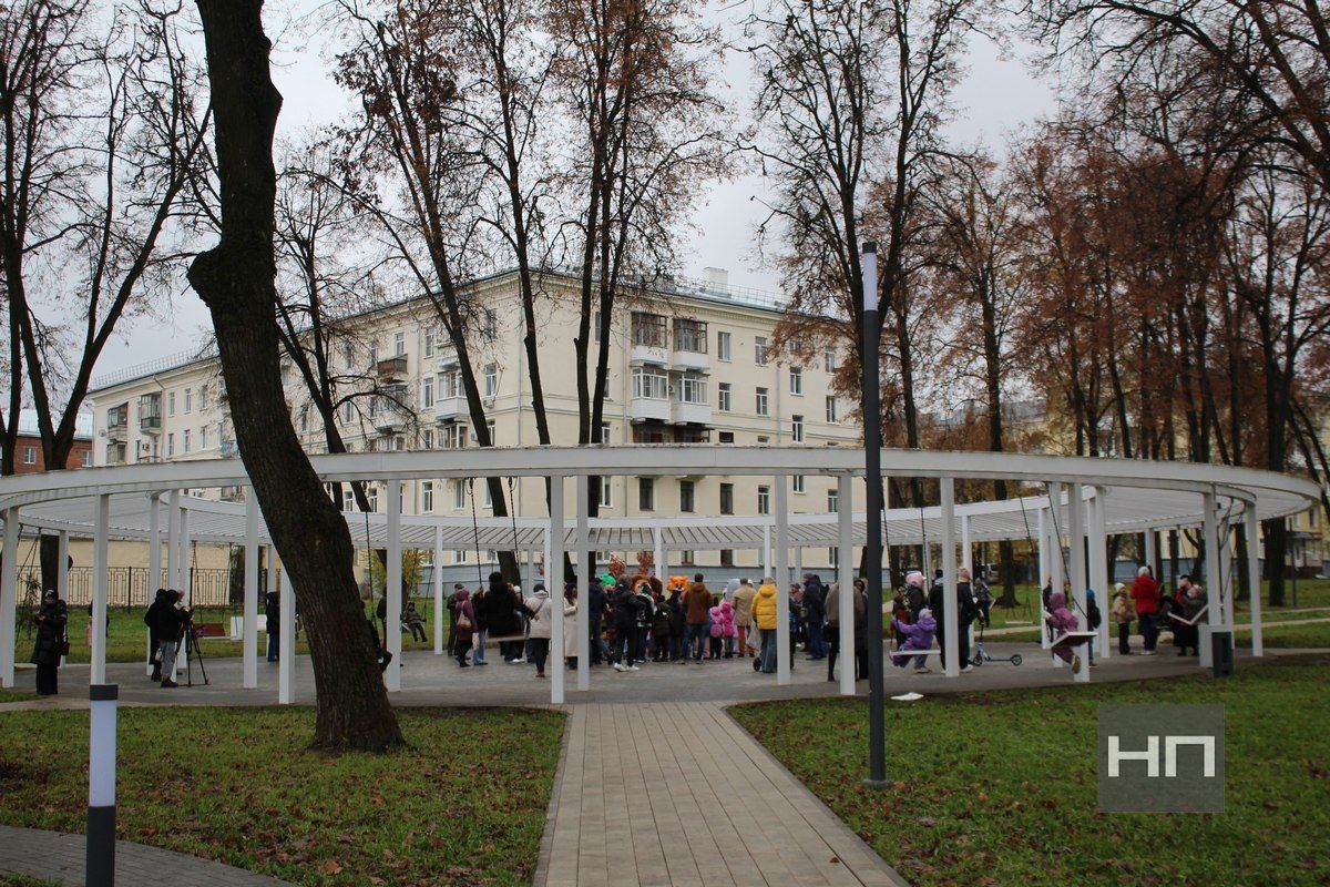 В Новомосковске торжественно открыли обновлённый сквер В Новомосковске торжественно открыли обновлённый сквер