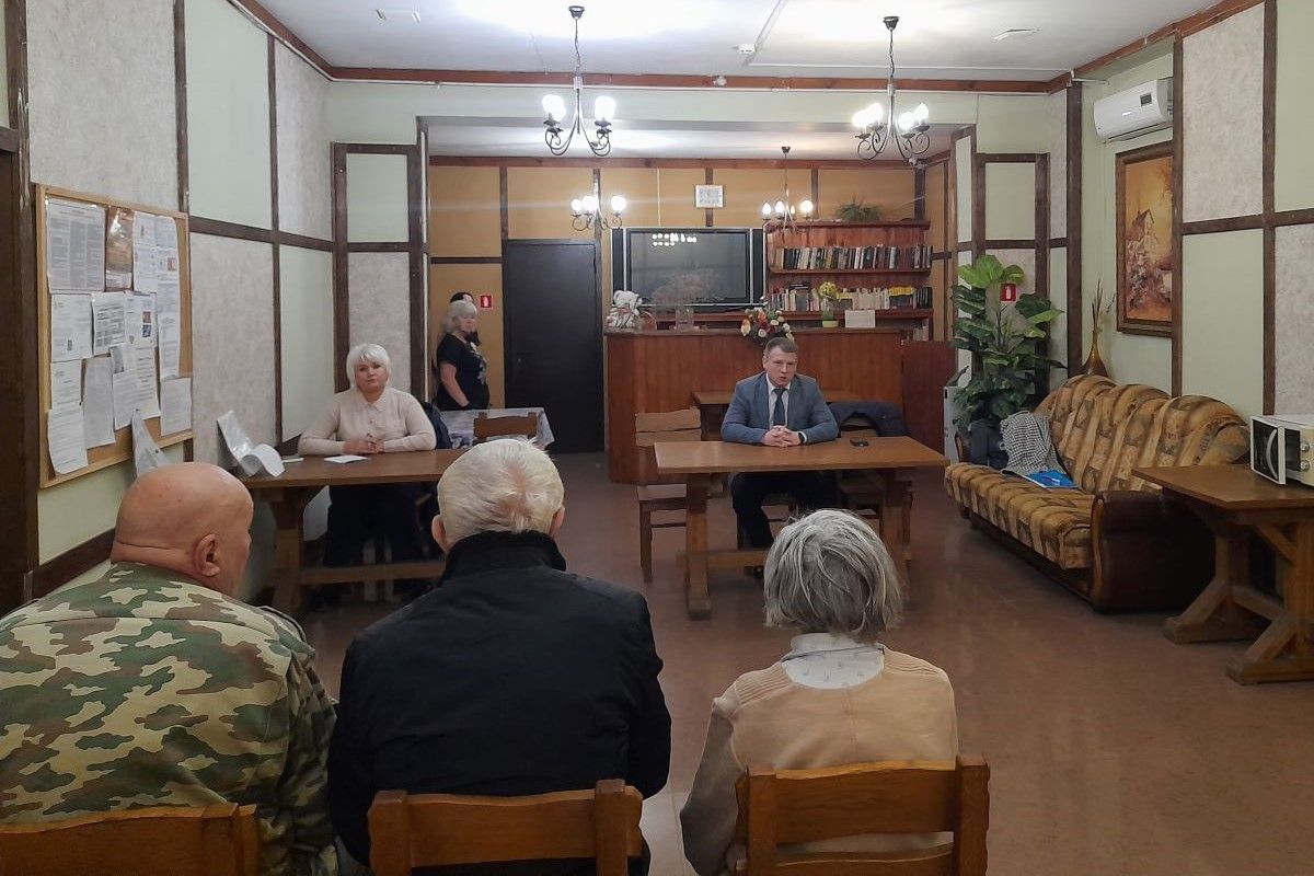 Александр Головин посетил пункты временного размещения граждан в  Новомосковском районе
