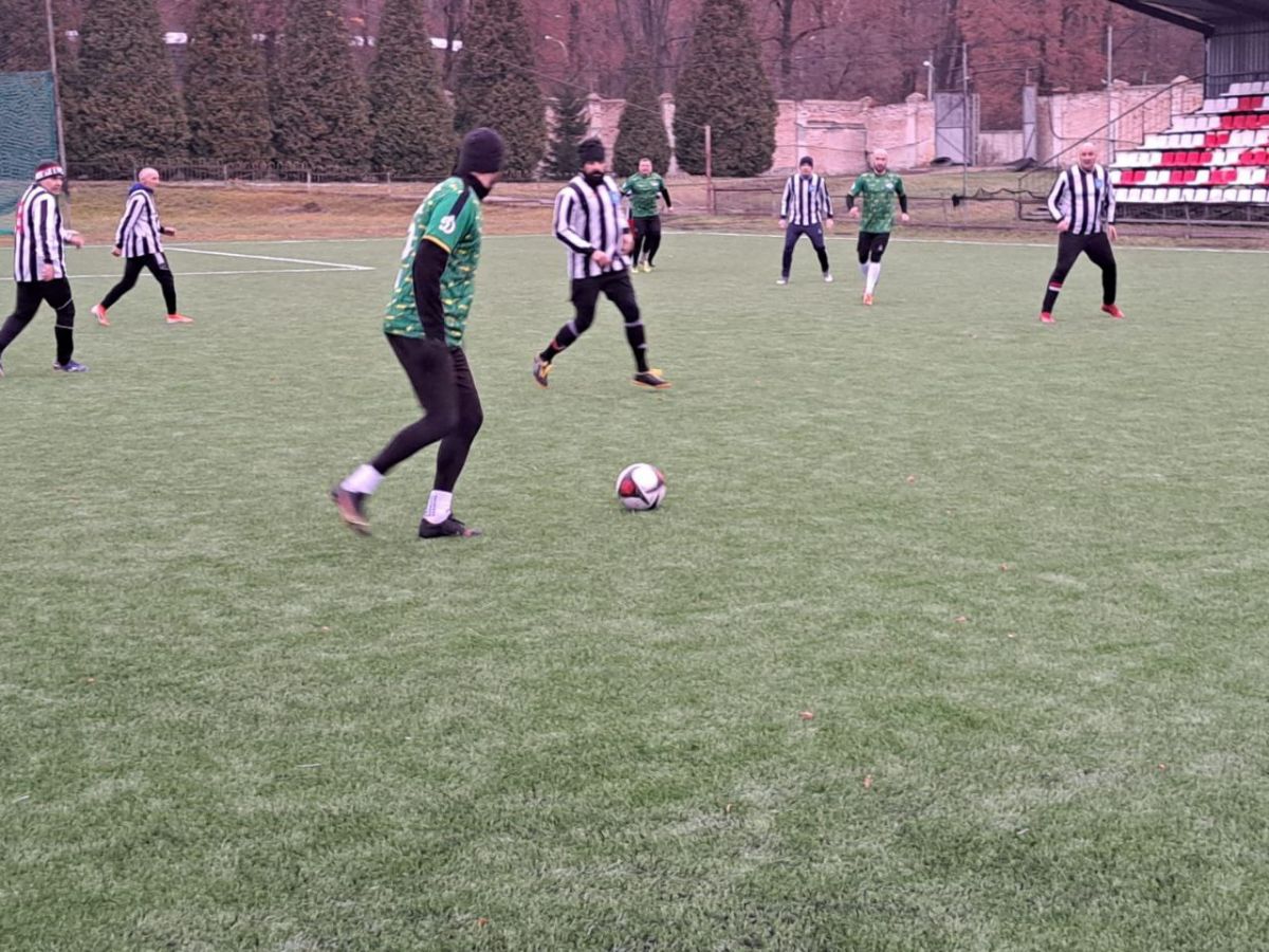 Новомосковские полицейские провели товарищеский матч по футболу Новомосковские полицейские провели товарищеский матч по футболу