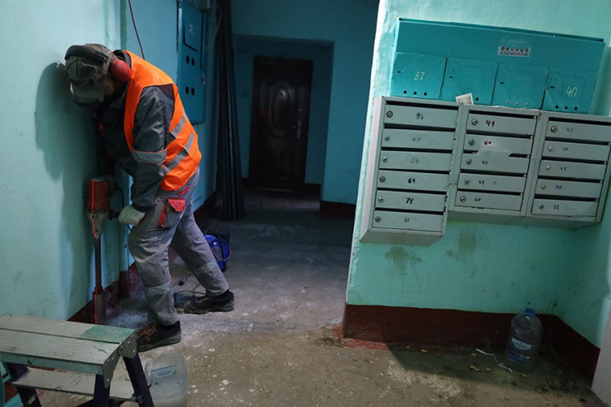 В Новомосковске продолжается ремонт лифтов В Новомосковске продолжается ремонт лифтов