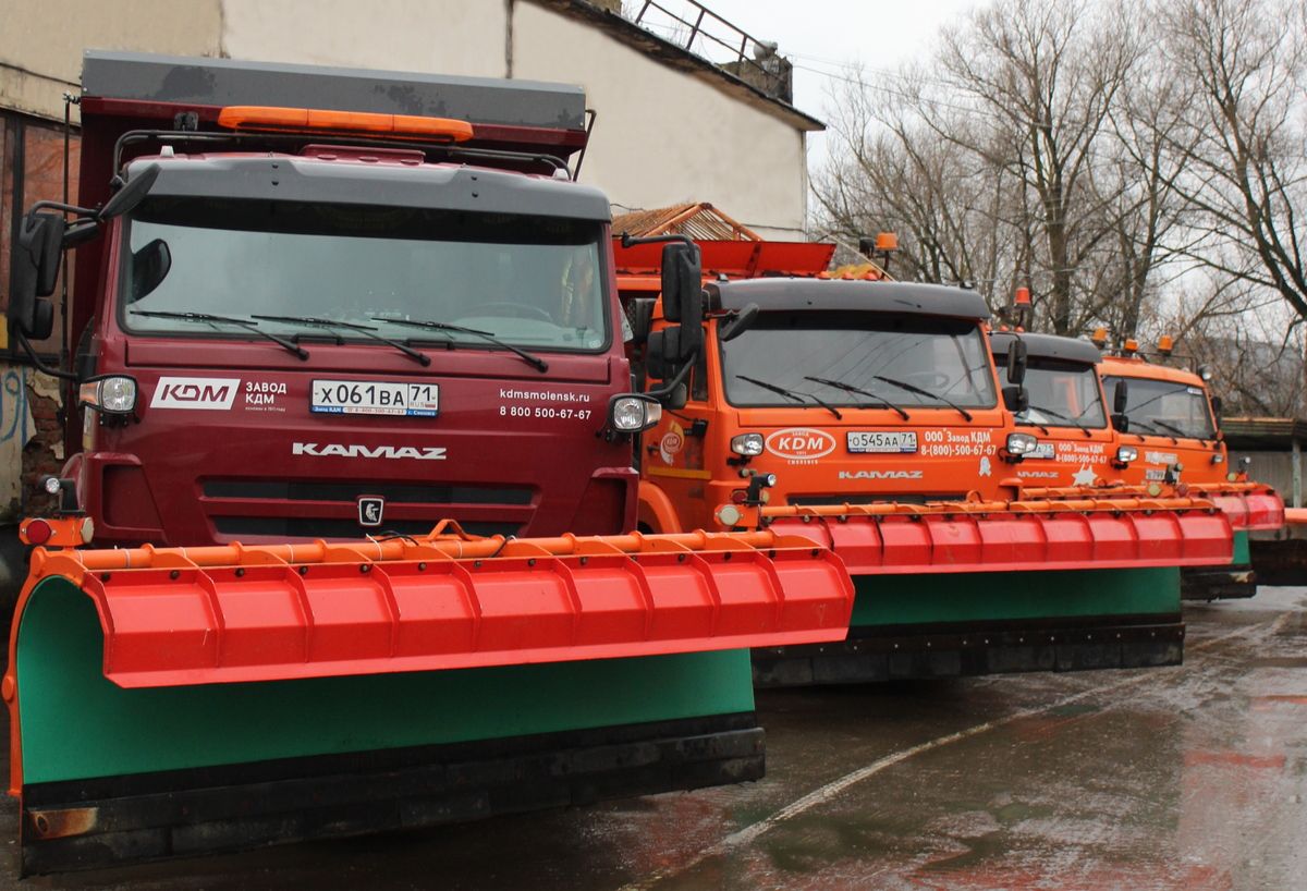 Дорожная техника в Новомосковске готова к зиме Дорожная техника в Новомосковске готова к зиме