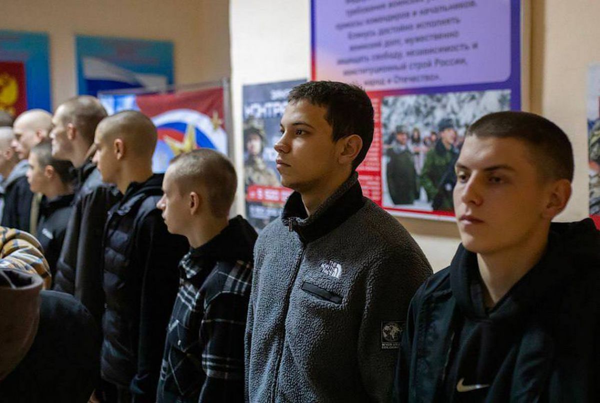 В Новомосковске продолжается осенняя призывная кампания В Новомосковске продолжается осенняя призывная кампания