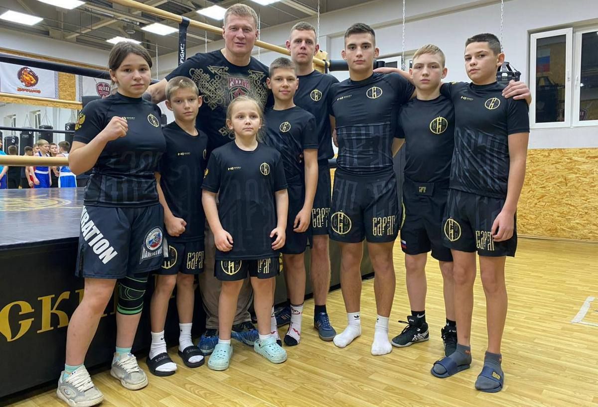 Знаменитый боксер Александр Поветкин провел мастер-класс в Новомосковске Знаменитый боксер Александр Поветкин провел мастер-класс в Новомосковске